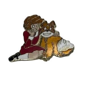 Little Orphan Annie Brooch Pin w Sandy Applause 1.25” Long x 1” Tall RARE